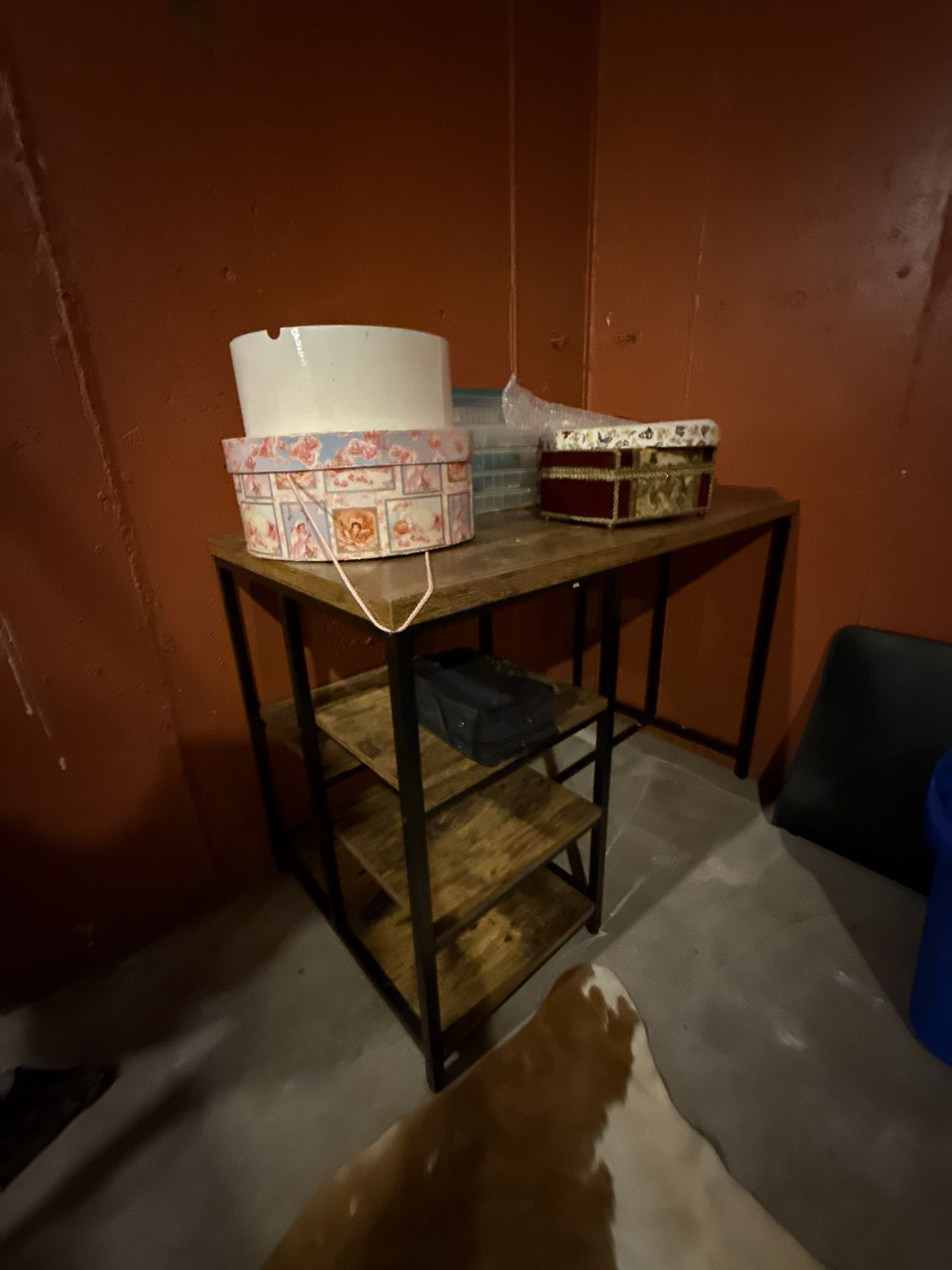 Desk/Table For Pick Up