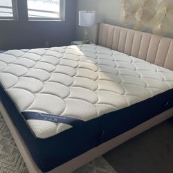 Like New DreamCloud Hybrid, King Mattress, Perfect Condition