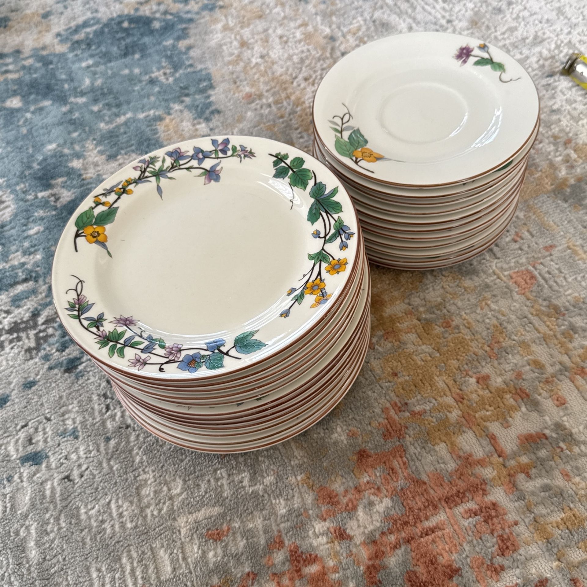 Floral Plates (7.5”- 12; 6.5” - 11) and 2 Mugs