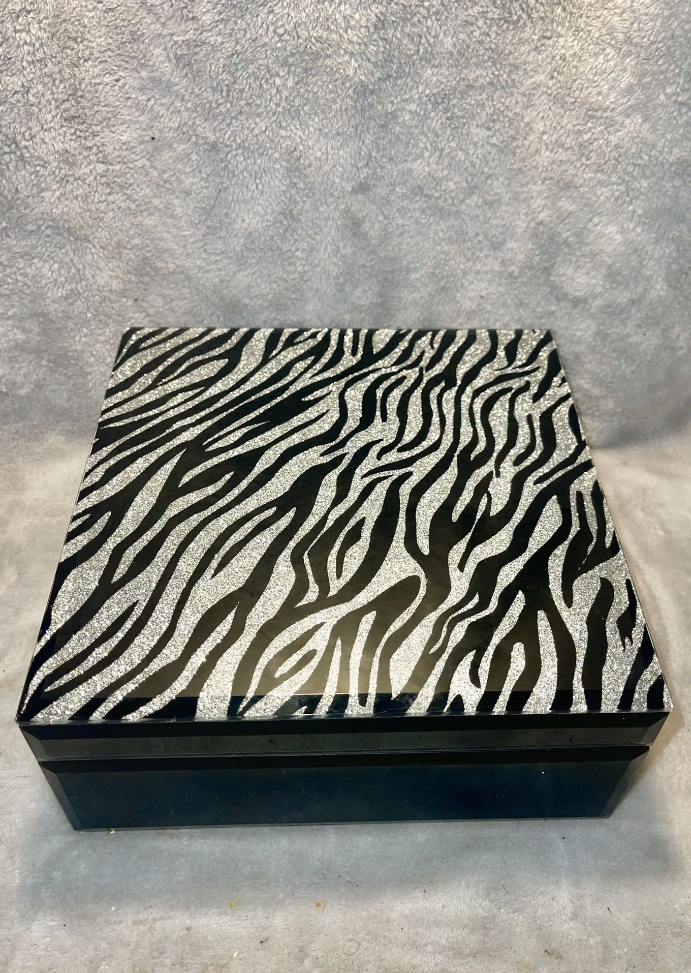 Zebra SPARKLEY Glass jewelry box. No chips or breaks.