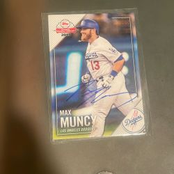 Max Muncy Signed Card