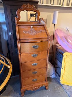 Vanity dresser