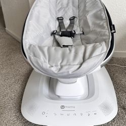 MamaRoo 4 Baby Swing 