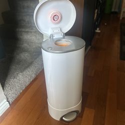 Munchkin Diaper Pail
