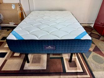 LIKE NEW - Queen DreamCloud Mattress - Delivery Available