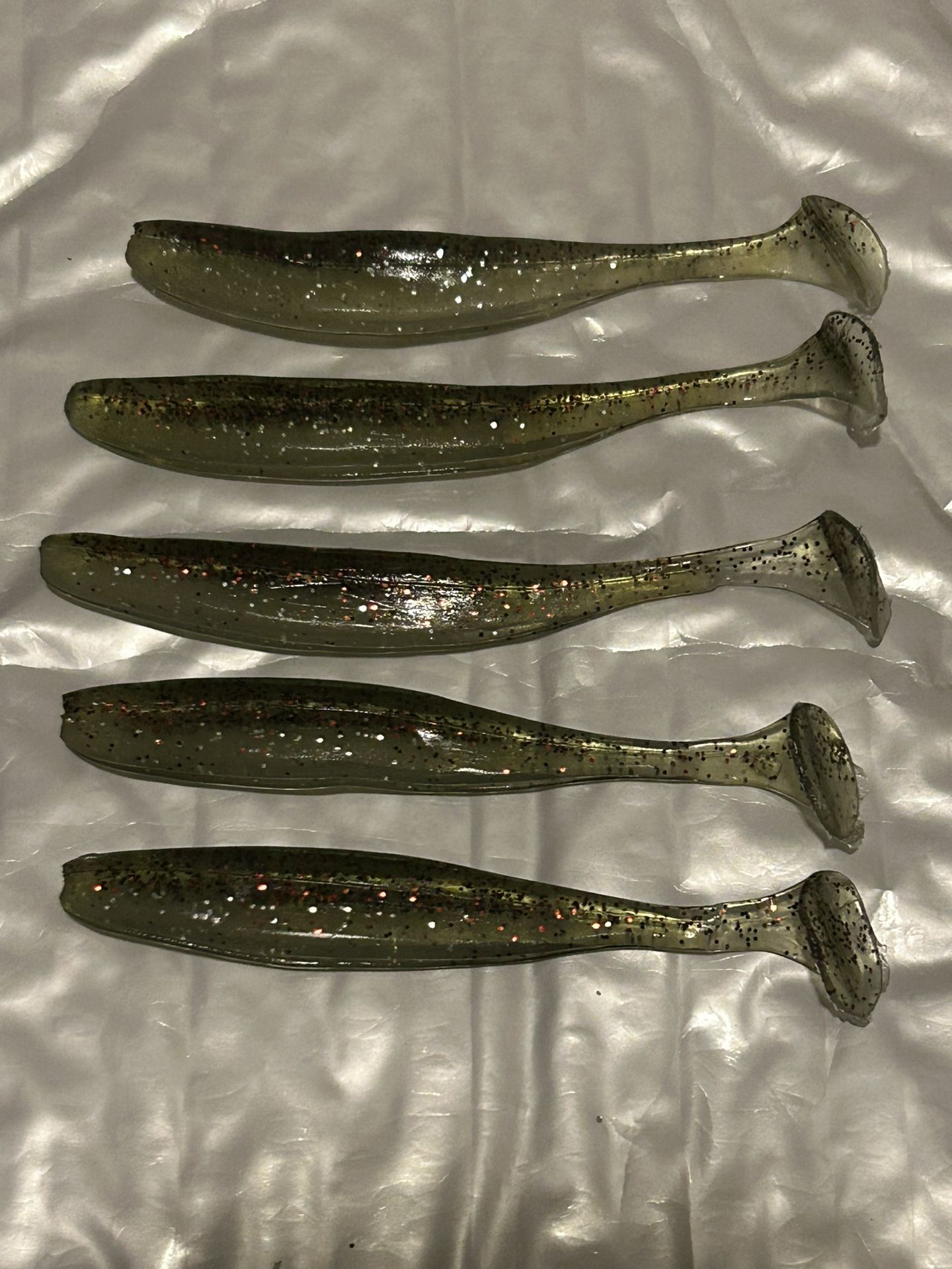 Gold/White-Glitter Paddle Tail Swimbait