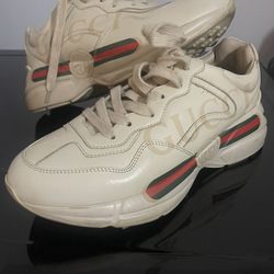 Women’s Sneakers 