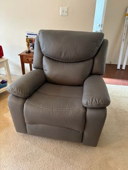 Electric Recliner - Like New