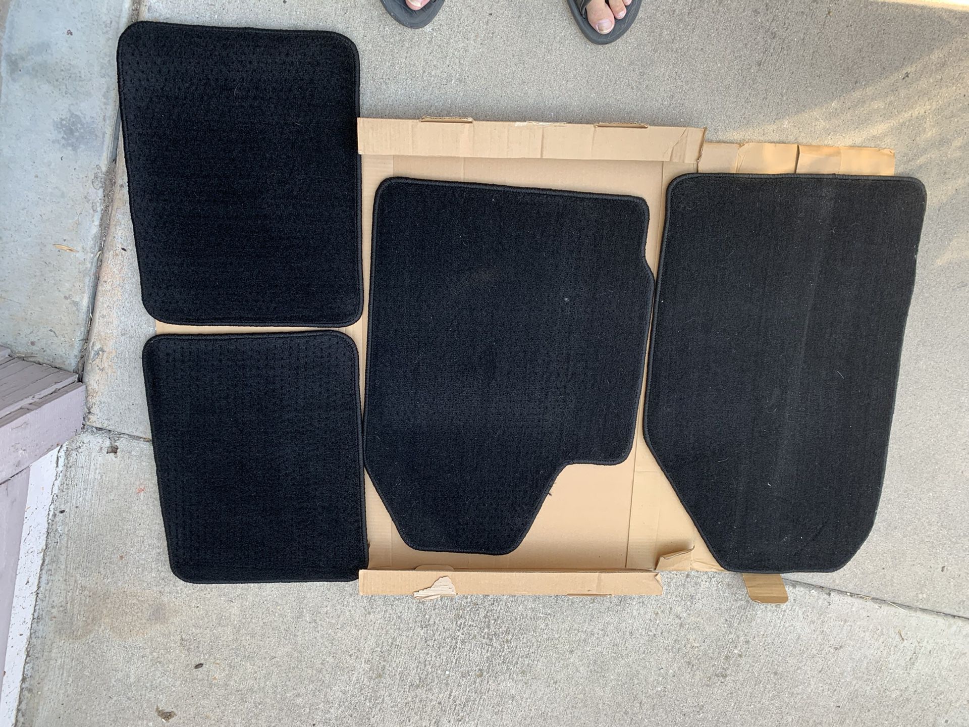 LOYDS FLOORMATS BRAND NEW!!! FIRST $25 TAKES IT