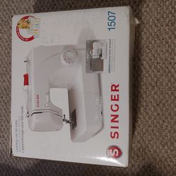 Singer 1507 Sewing Machine Like New Open Box