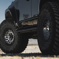 17" KM552 KMC IMS Wheels Machined With Matte Black Lip Finish Rims 5x127 Jeep Rubicon Cherokee

