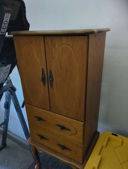 Jewelry chest