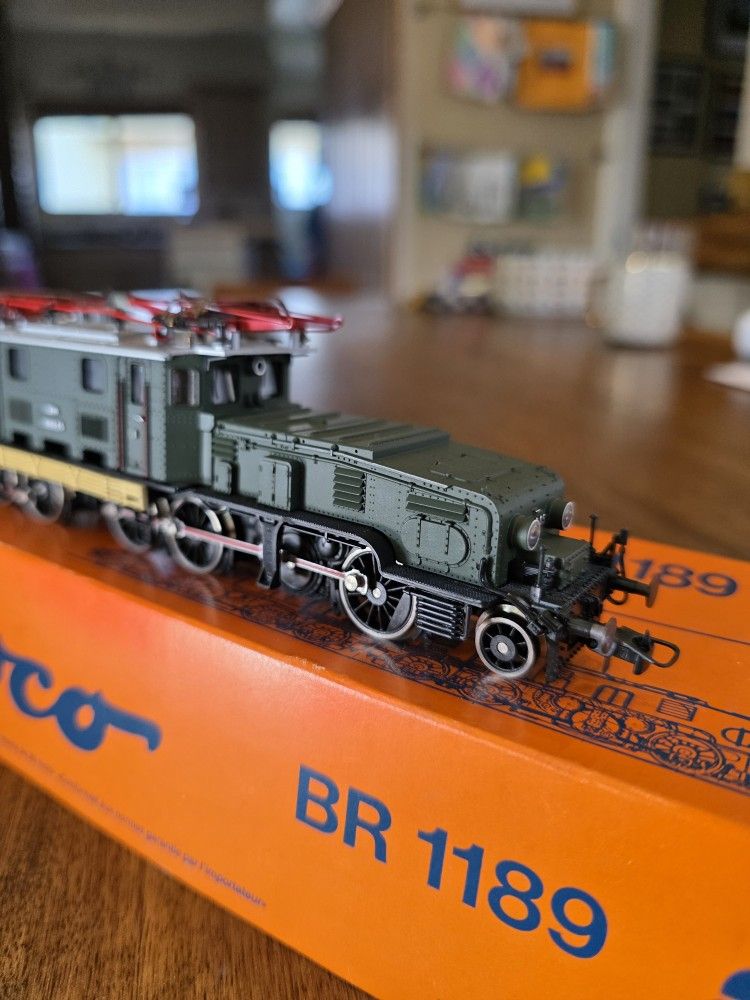 Roco 43446 HO Scale Swiss OBB Electric Locomotive “Crocodile