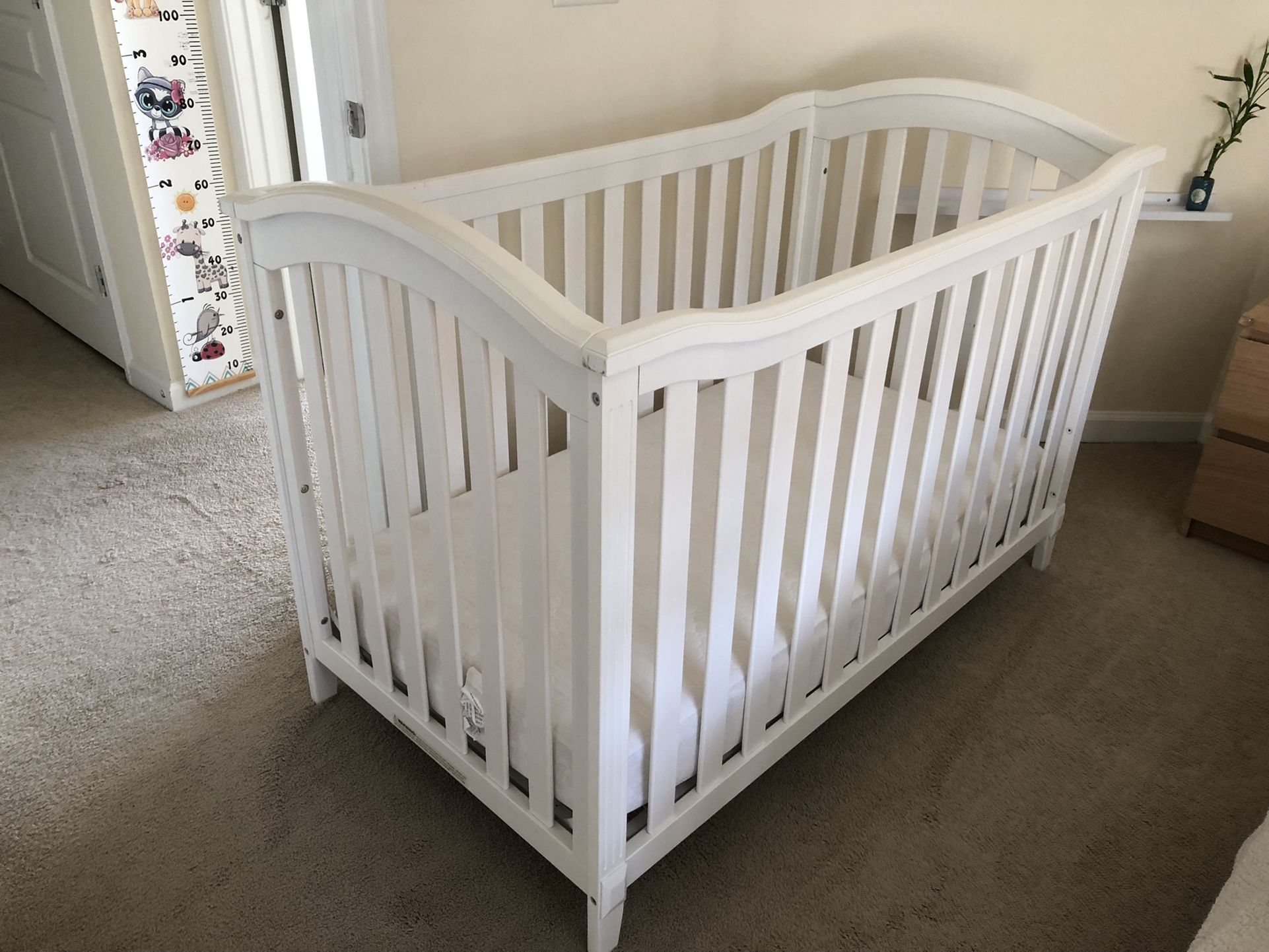 Toddler Crib w/ mattress 