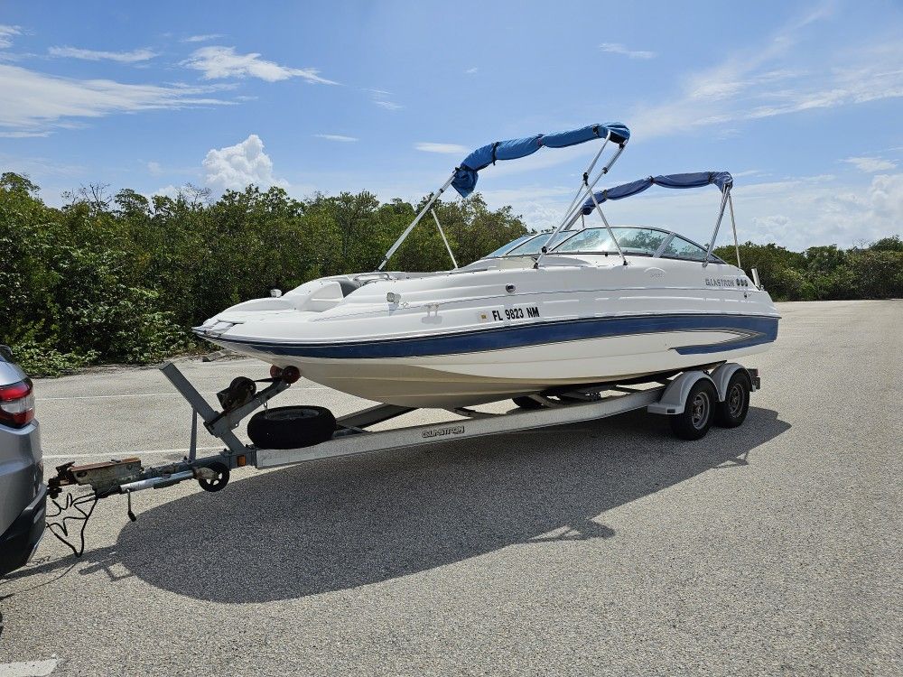 2007 Glastron Deck Boat 13 seats