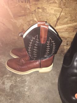 Kids size 4 cowboy boots