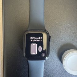 40mm Apple Watch SE with Charge Cable Asking $100
