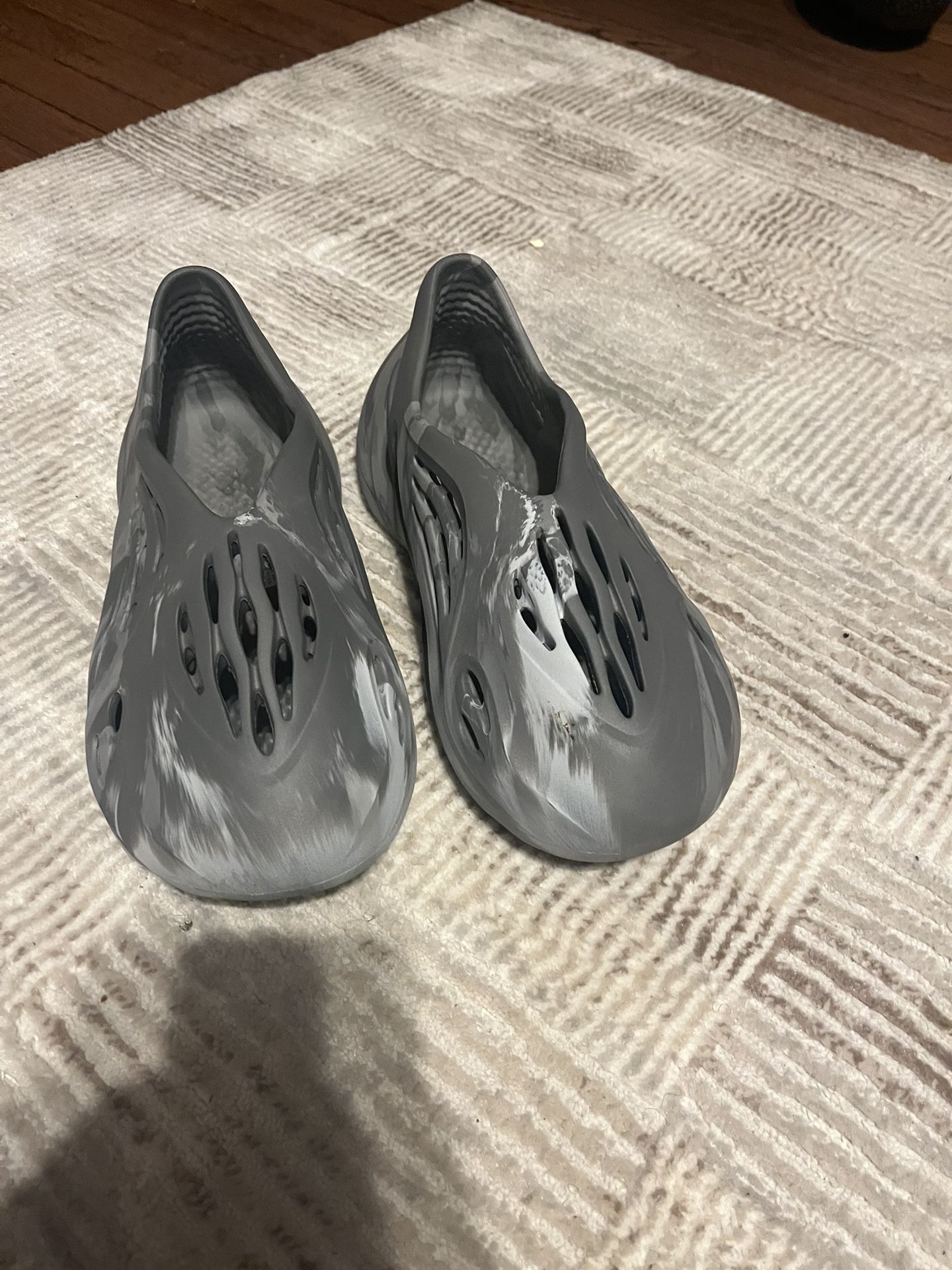 Foam Runner Grey And White