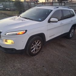 2015 Jeep Cherokee Latitude (Low Miles)