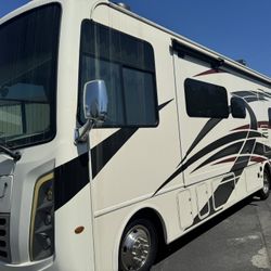 2021 Thor Hurricane 29M – Excellent Condition – Low Mileage!