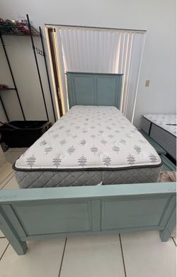 *BRAND NEW*  Twin Beds From Manaco