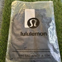 Lululemon Jacket, Navy Blue Size 2)(4  75$