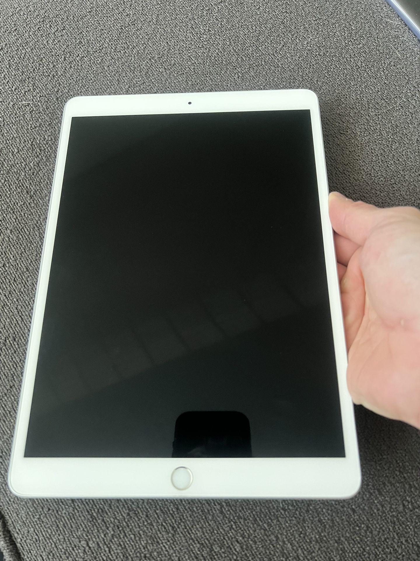 2019 Apple iPad (10.2-inch, Wi-Fi + Cellular, 32GB) - Silver