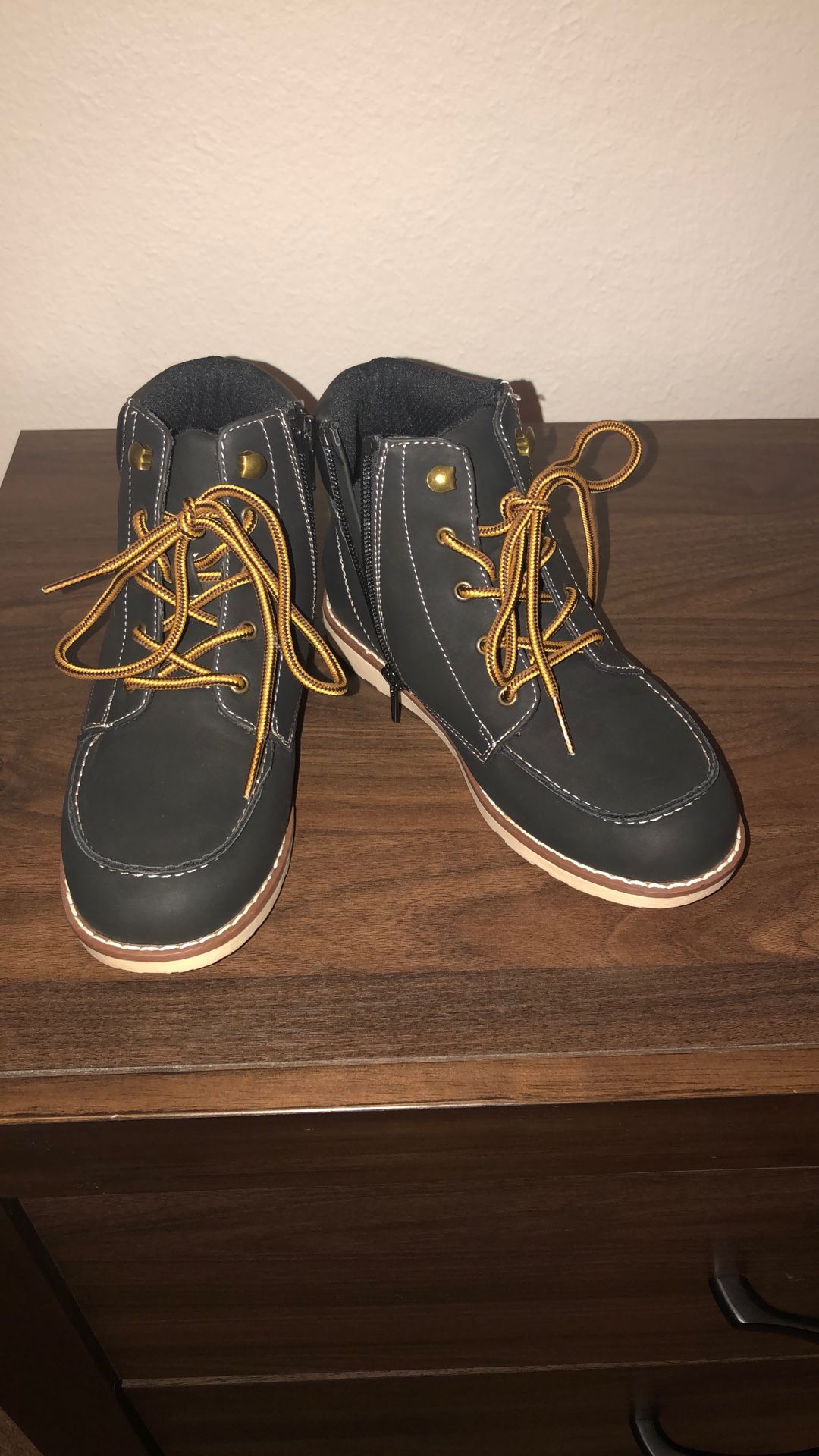 Boys Boot Shoe Size 2