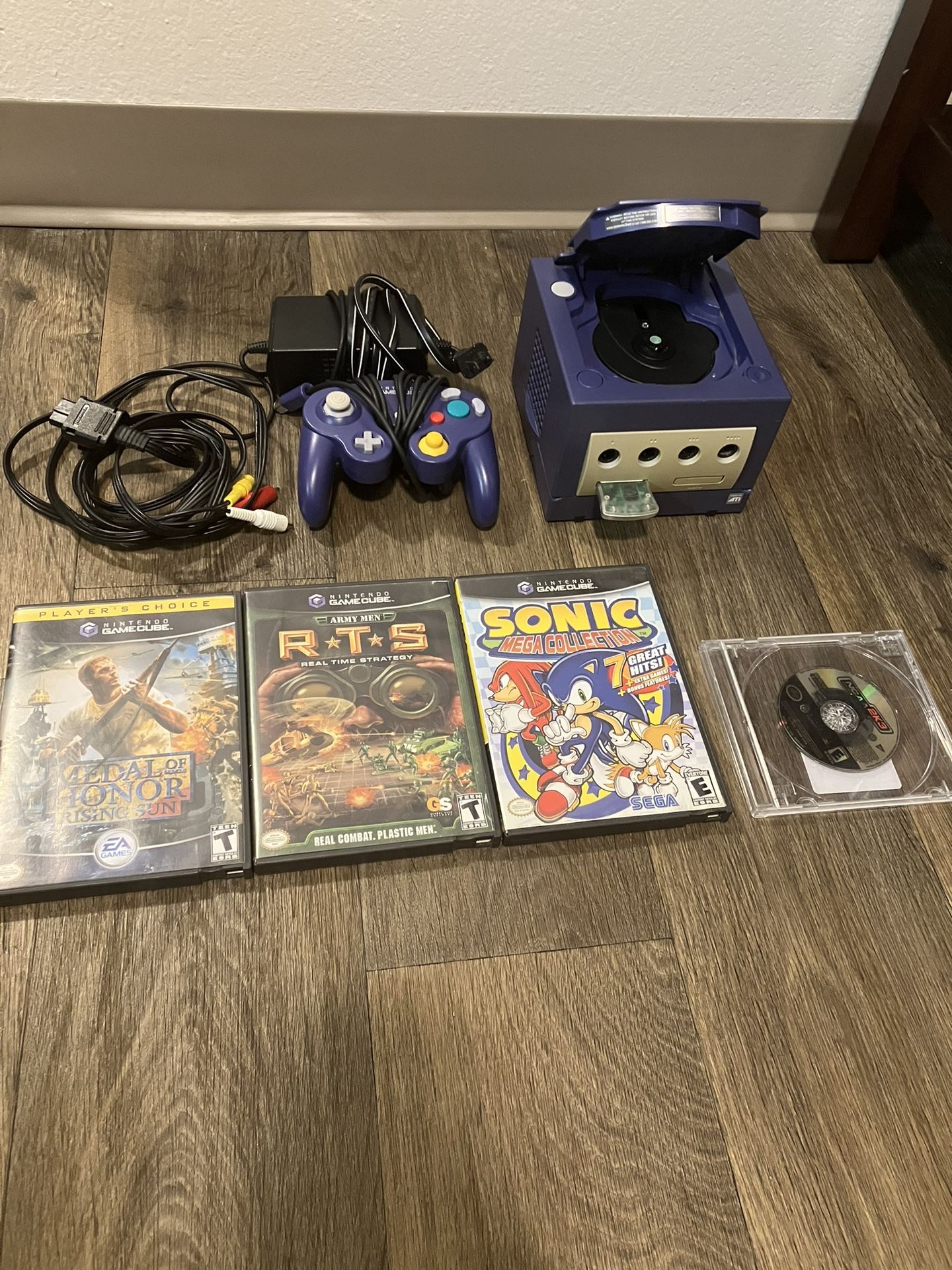 Nintendo Indigo GameCube Lot 4 games, controller, and memory stick