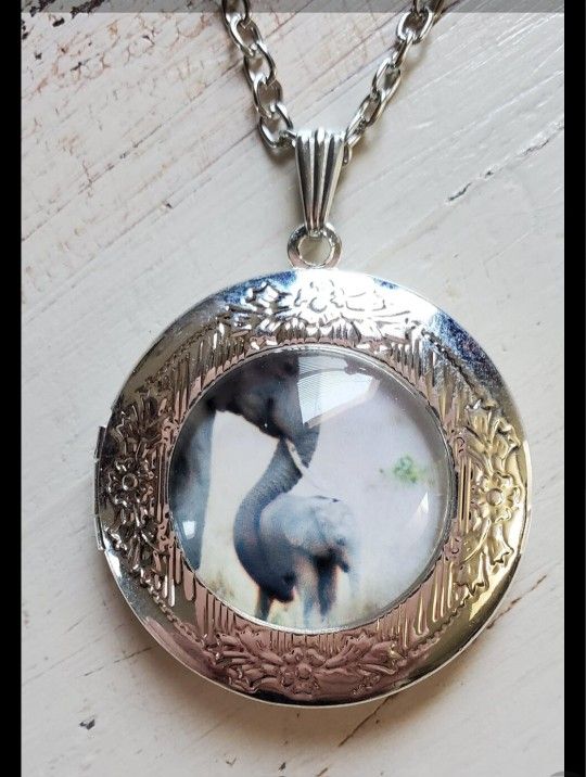 New Silver Tone Elephant Locket Necklace SHIPPING AVAILABLE 