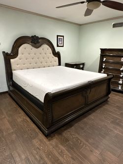 King Size Bed Frame / Mattress Included / New In A Box.   🔥Cama King Size  / Colchon Incluido.   ☎️ (213)713-74-89