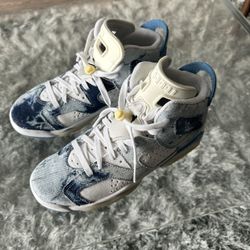 • Jordan Retro 6 • Size 5.5