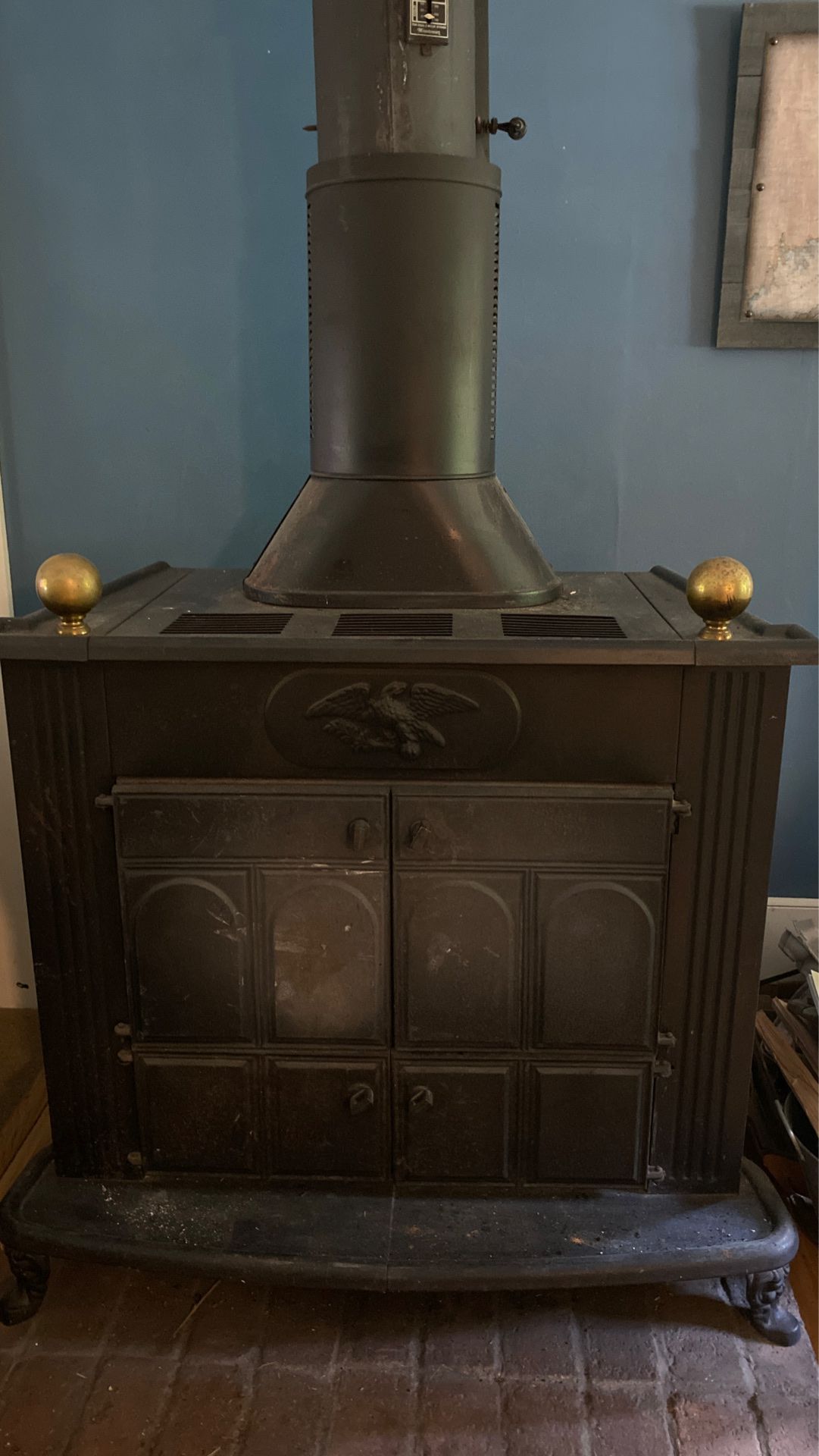 Beautiful older style large wood stove w/blower!