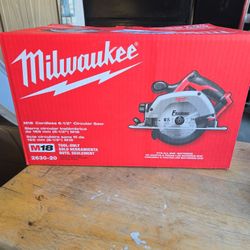Milwaukee M18 Cordless 6-1/2" Circular Saw