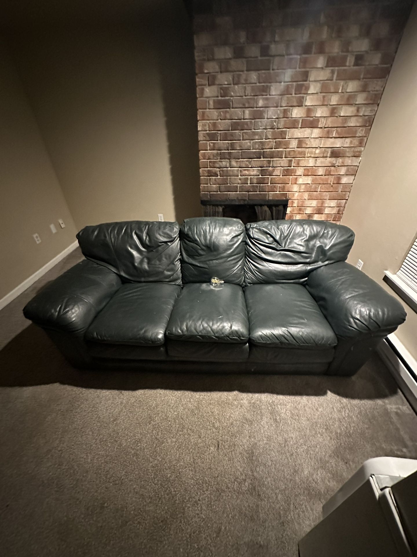 Comfy Couch Need Gone Asap
