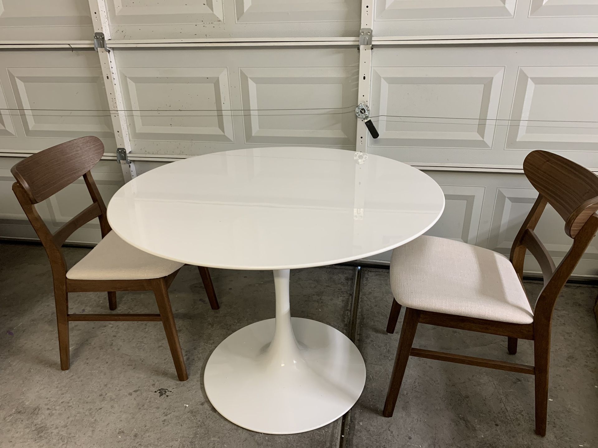 White Table W/ Chairs