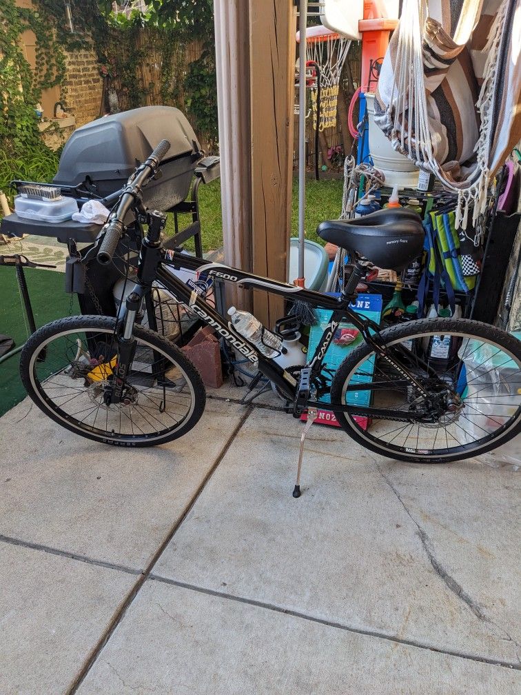 Cannondale F600 With Disc Brakes And Lock Out