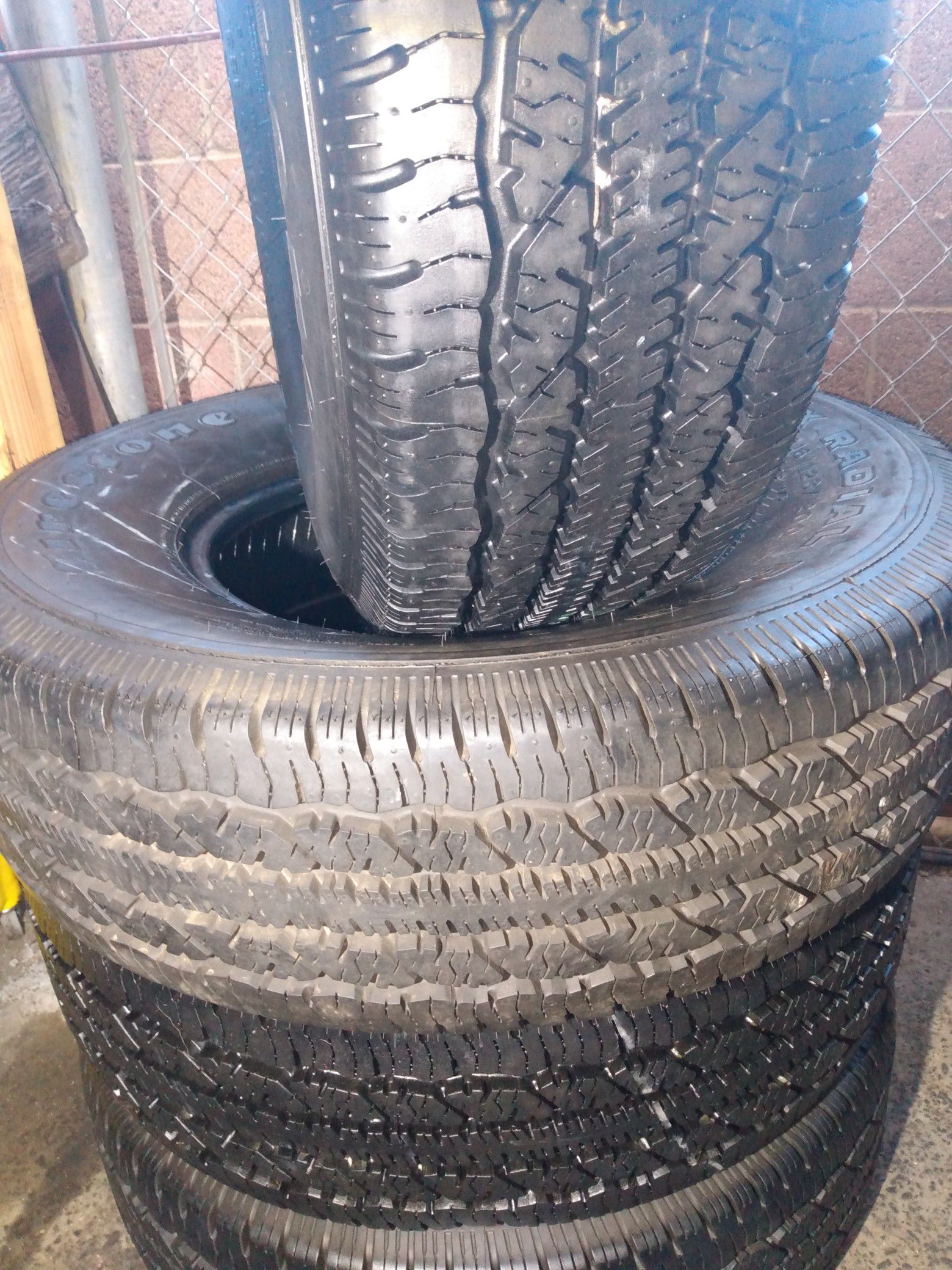 Set of 4 tires Firestone LT265 /75R16