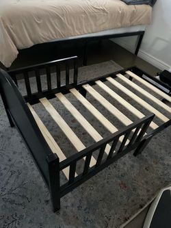 Toddler bed