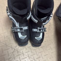 Youth Ski Boots Fits 11c-3y Shoe Boots That Adjust To Your Child’s Size