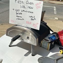 Ooni Pizza Oven With Converter And Accessories Retail $500