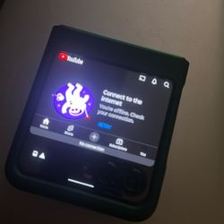 2025 Moto Razor U Locked 256GB No Damage