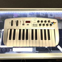 M Audio Oxygen 8 25 Key MIDI Controller