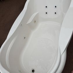 Jacuzzi Tub / Whirlpool Bathtub 