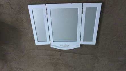 Dresser/ vanity mirror