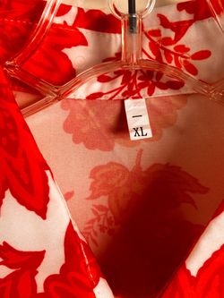 Blusa banca estampado anaranjado con mangas ajustables