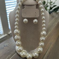 Chunky Pearl Necklace & Earring Set 