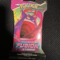 Fusion Strike Sleeved Booster Pack