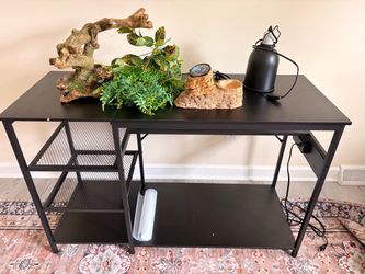 Aquarium stand with accessories
