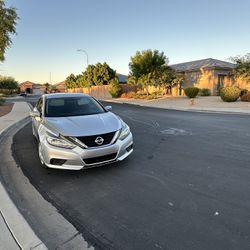 Nissan Altima. 2017 Restore Salvage  77204 millas. Corre Y Se Maneja Exelente 